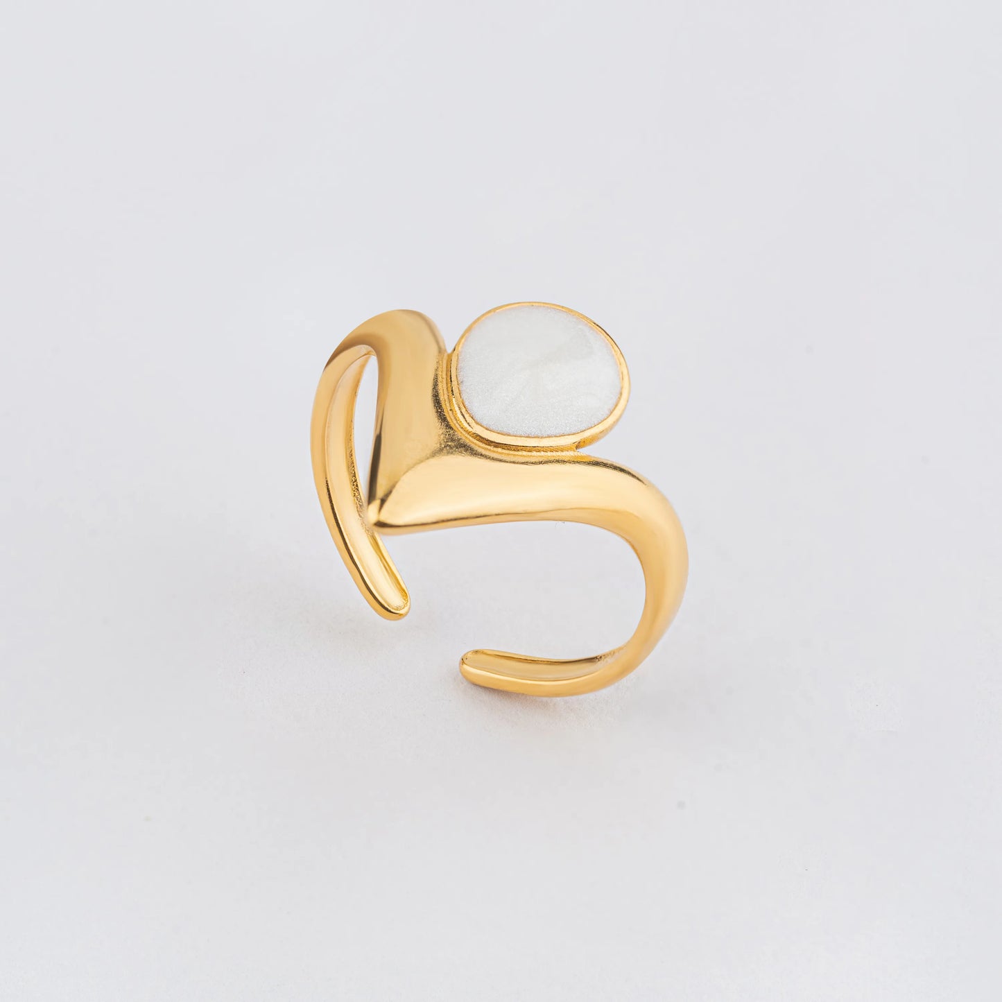 Vista – 18K Gold Plated Adjustable V Ring with Mother of Pearl