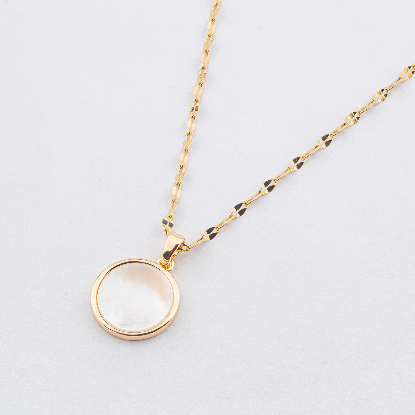 Luna – 18K Gold Plated Pendant Necklace with MOP Disc