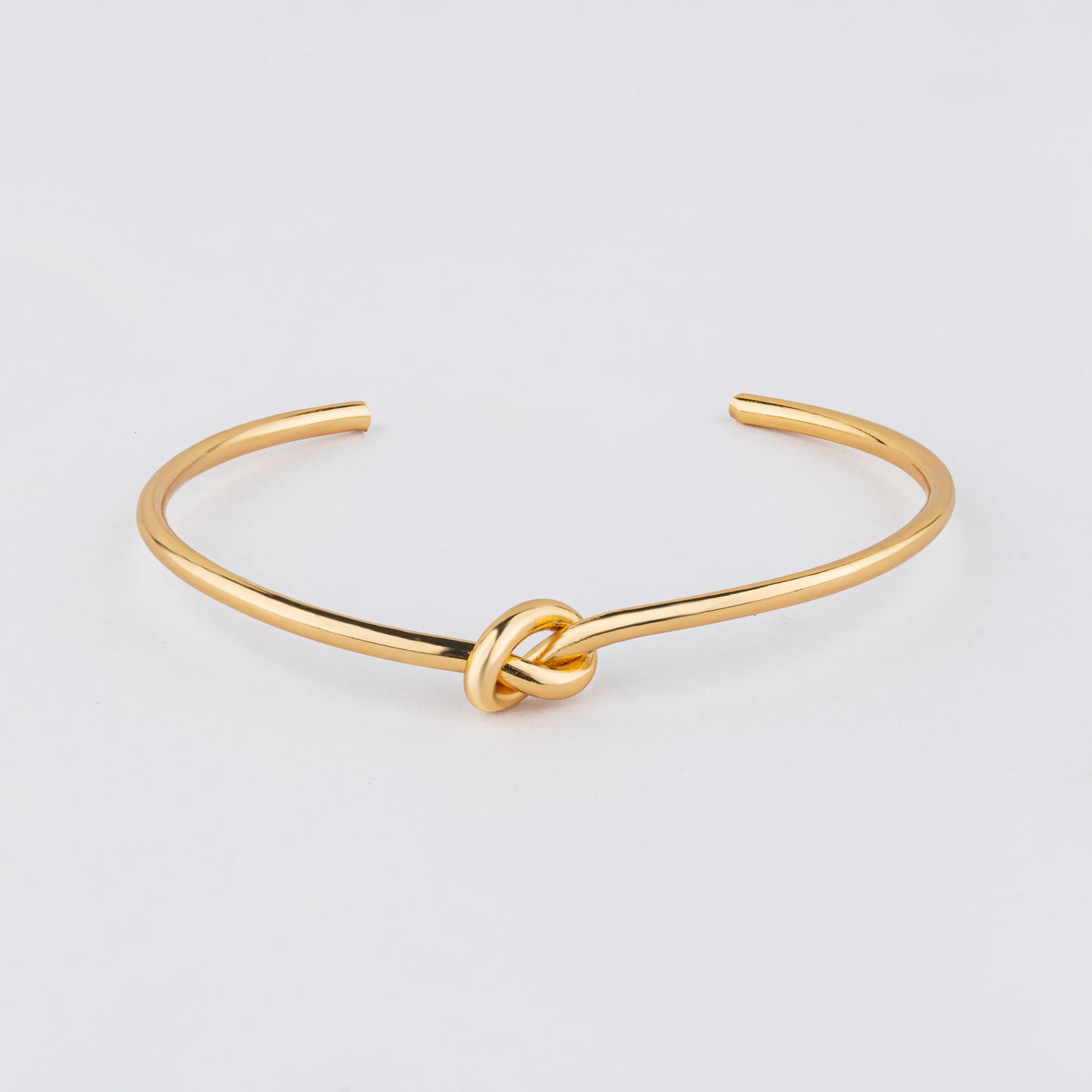 Knot – 18K Gold Plated Bangle with a Knot