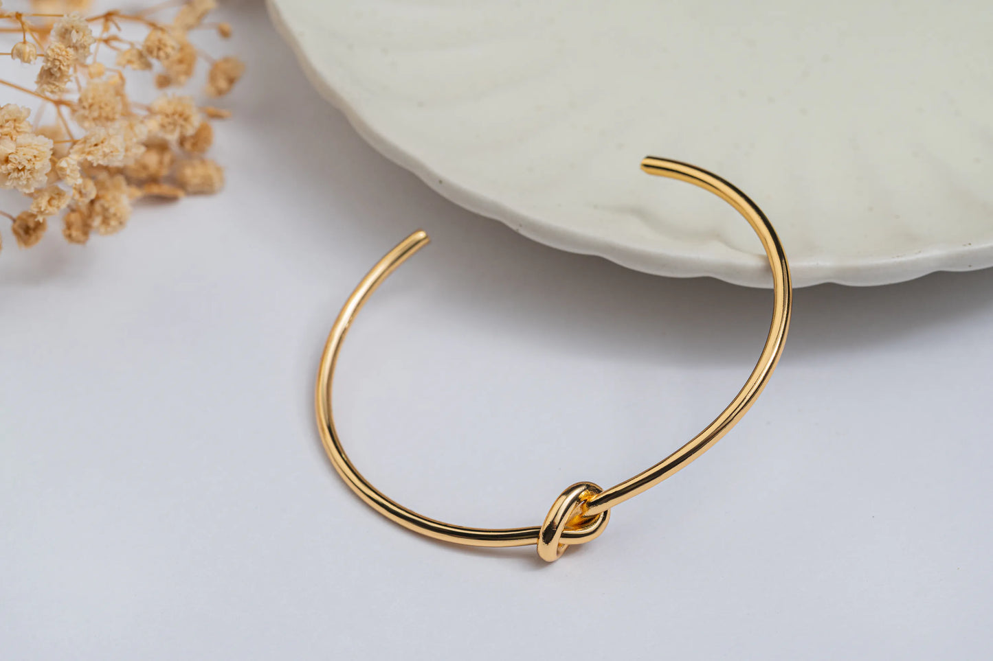 Knot – 18K Gold Plated Bangle with a Knot