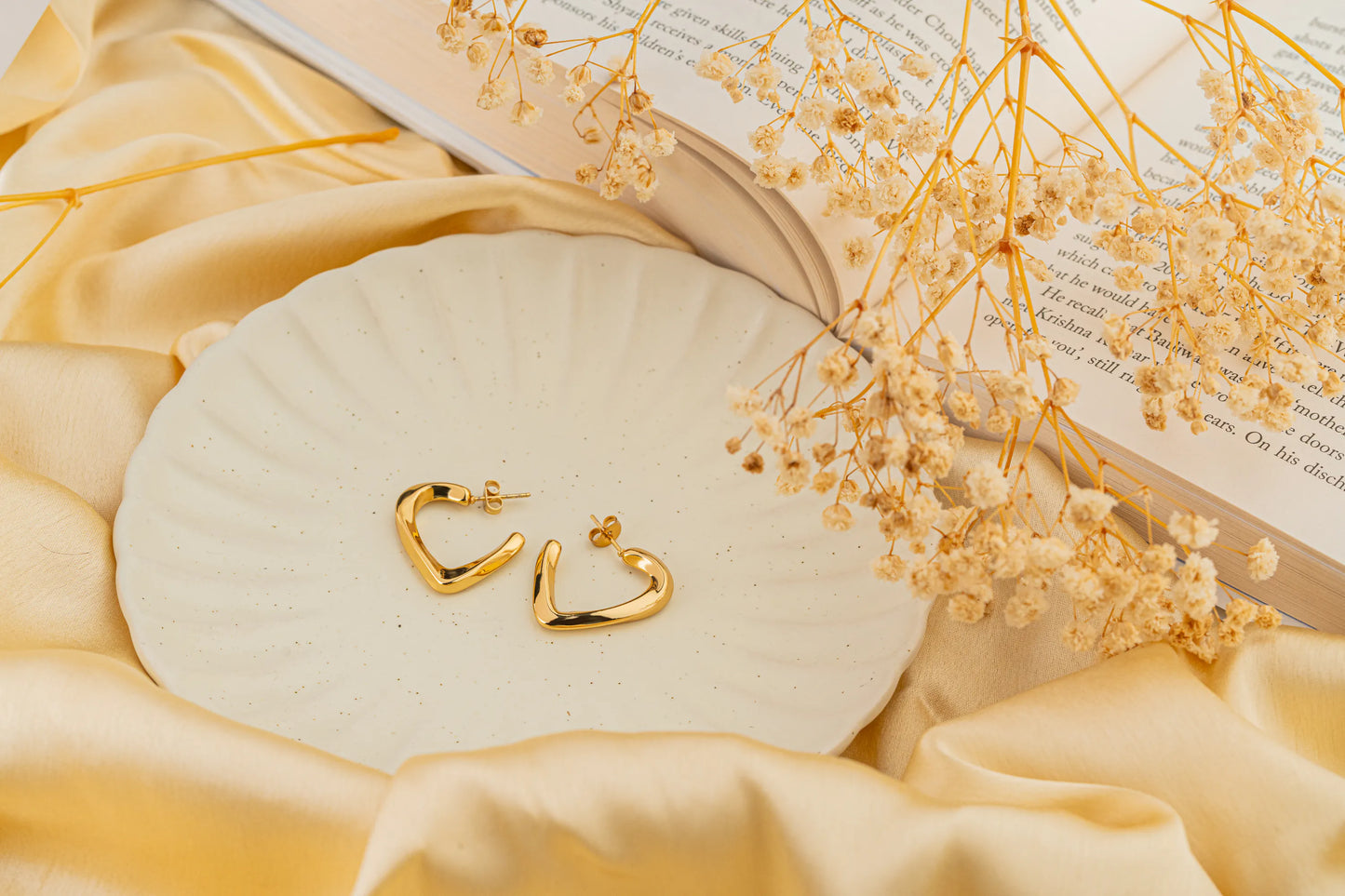 Sway – Sculptural V 18K Gold Plated Hoop Earrings