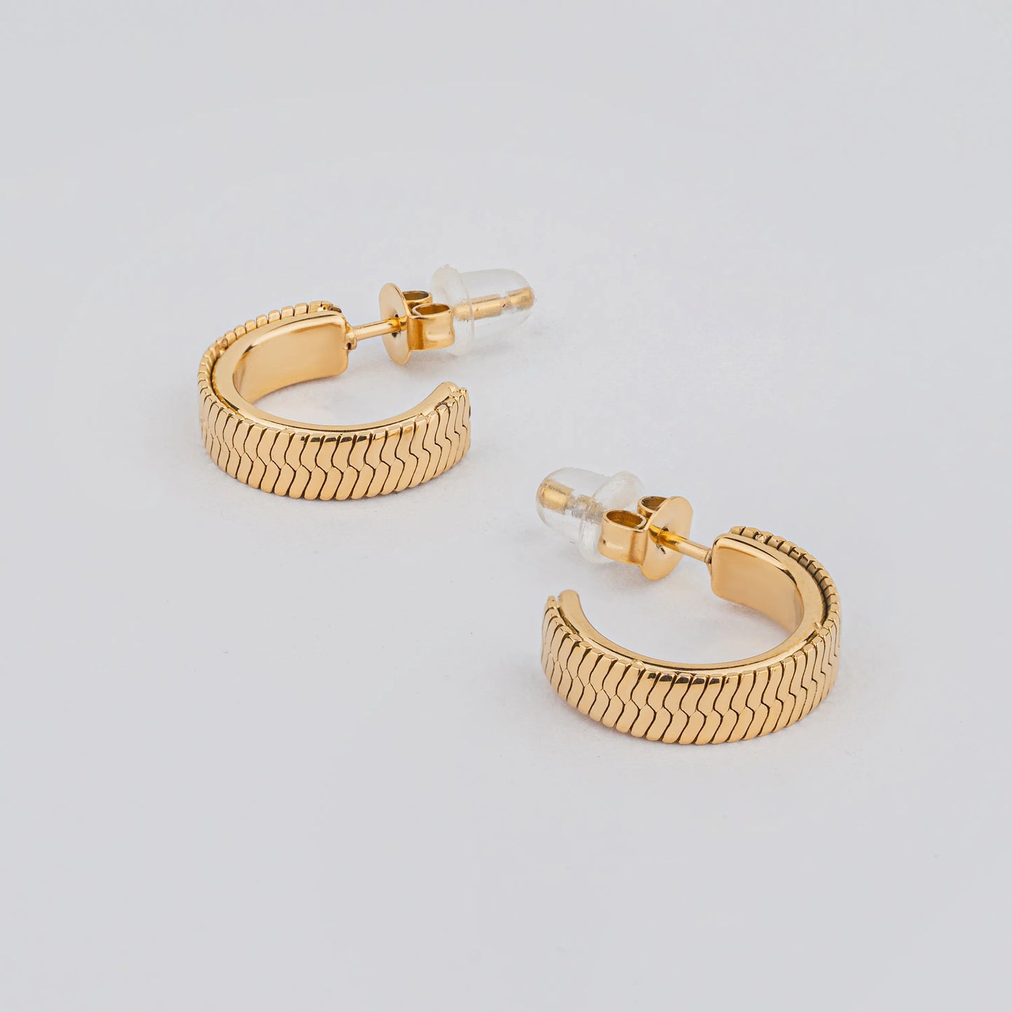 Flex – 18K Gold Plated Hoop Earrings with Chevron Engraving