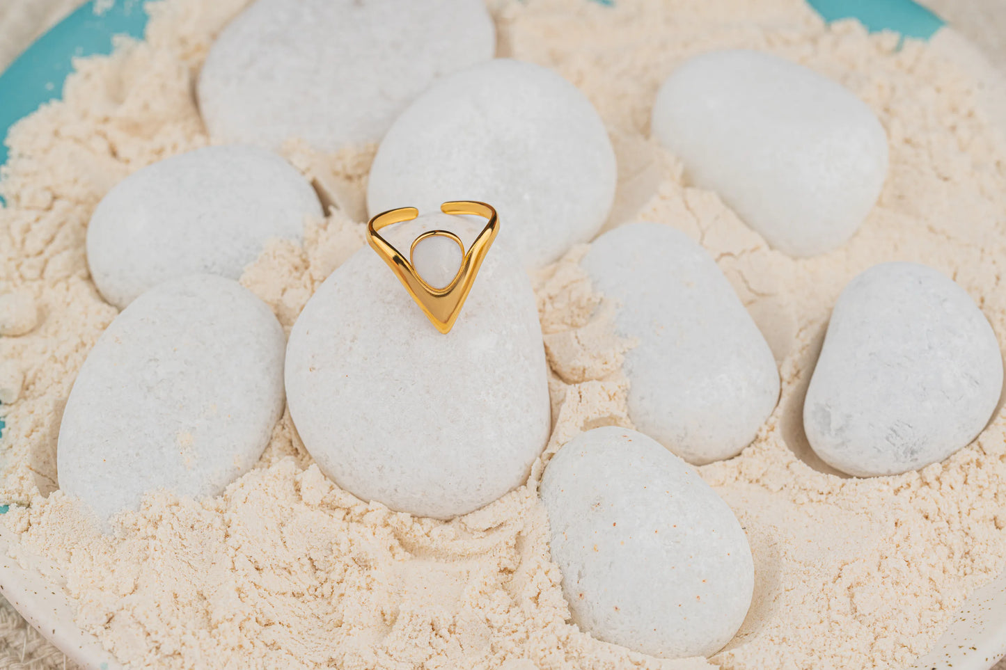 Vista – 18K Gold Plated Adjustable V Ring with Mother of Pearl