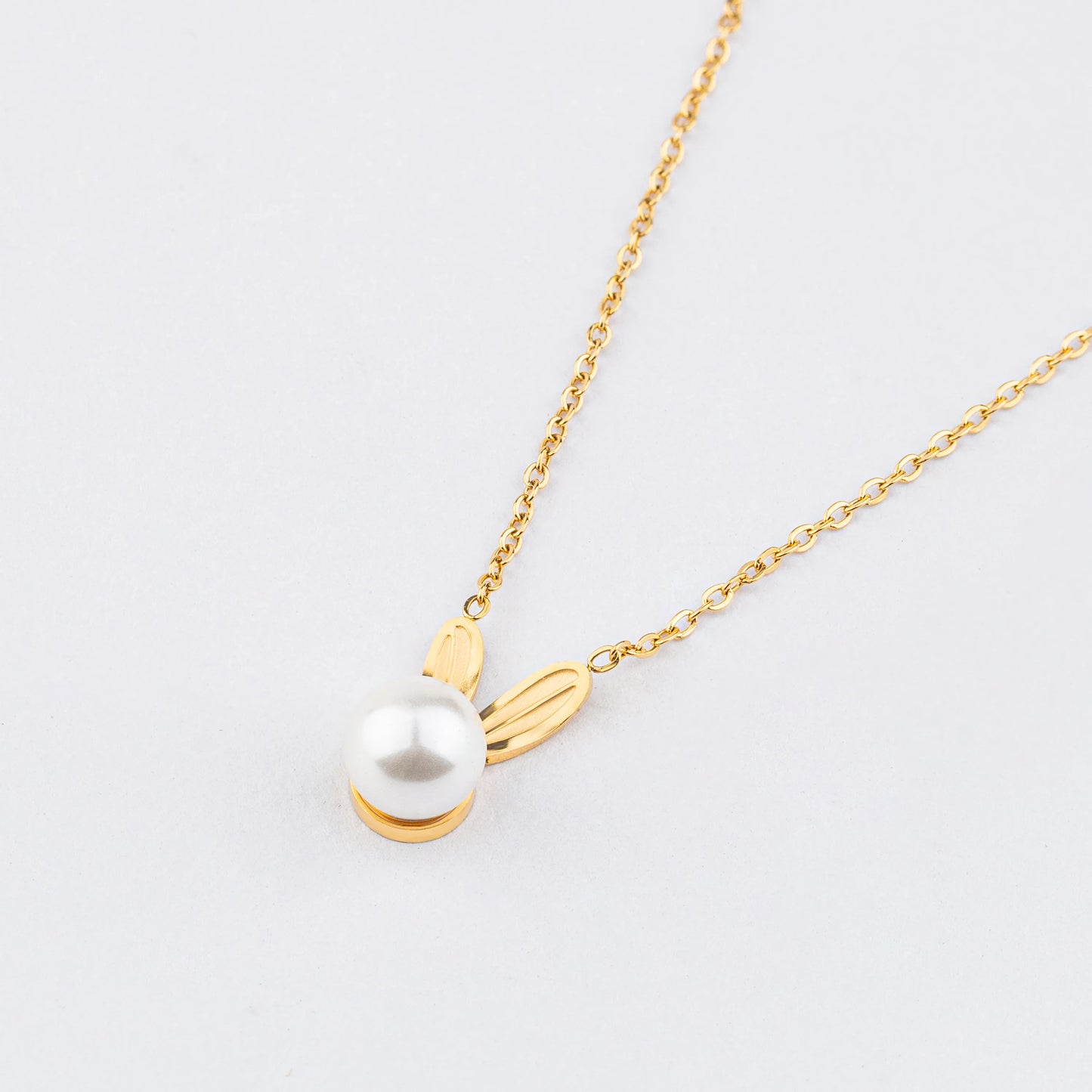 Peep – Gold-Plated Pearl Bunny Pendant Necklace