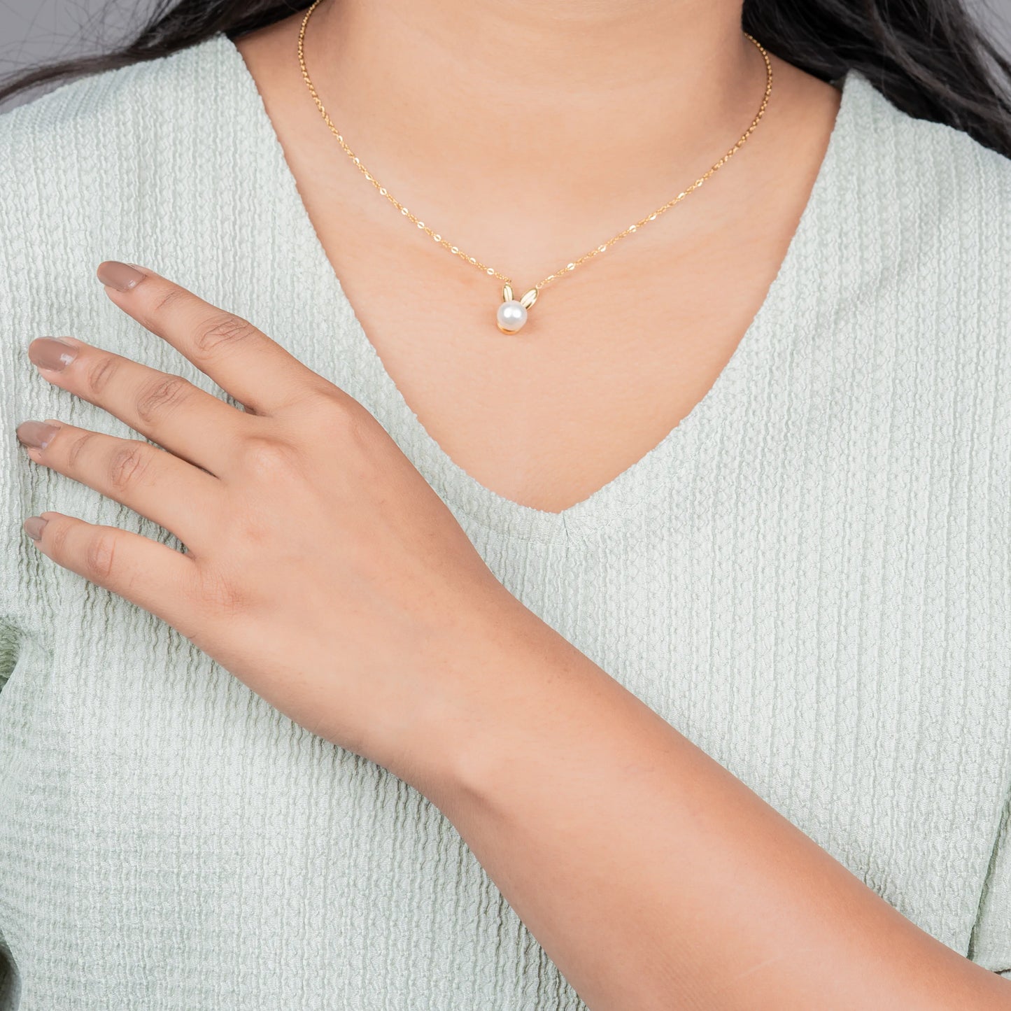 Peep – Gold-Plated Pearl Bunny Pendant Necklace