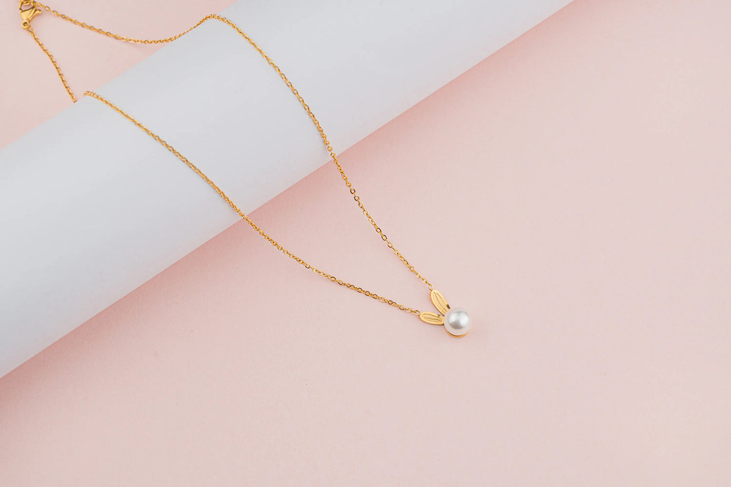 Peep – Gold-Plated Pearl Bunny Pendant Necklace