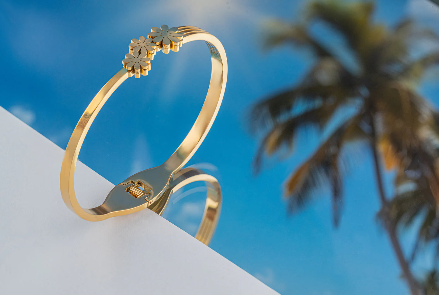 Daisy – 18K Gold Plated Floral Bangle