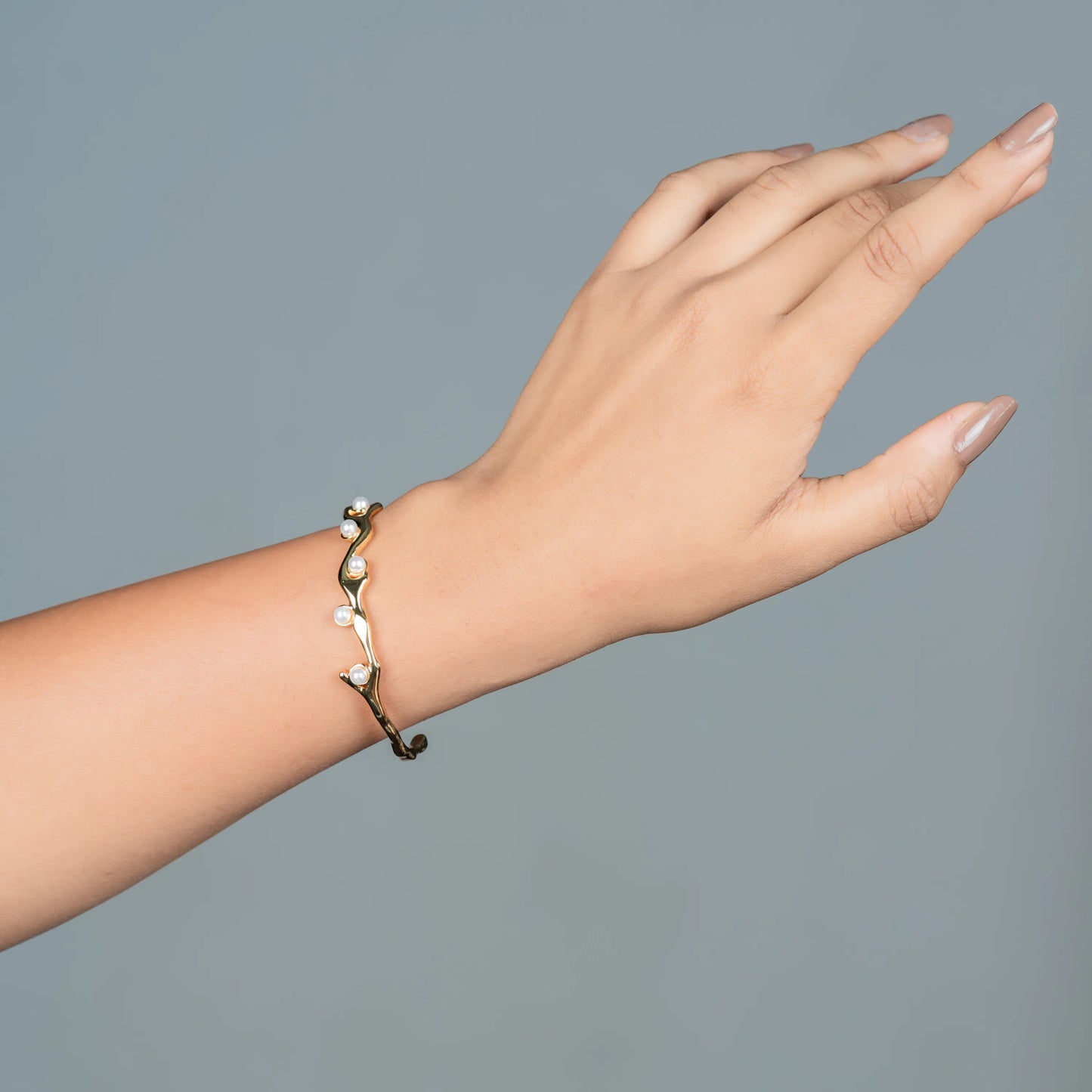 Wisp – 18K Gold Plated Pearl Bead Open Bangle