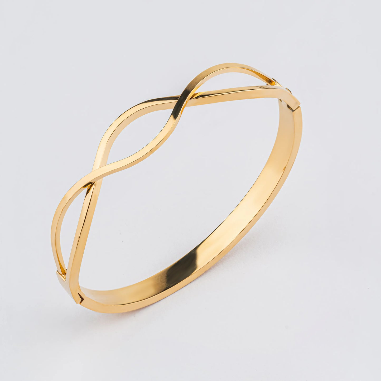 Wave – 18K Gold Plated Bangle with Twisted Crossover Design