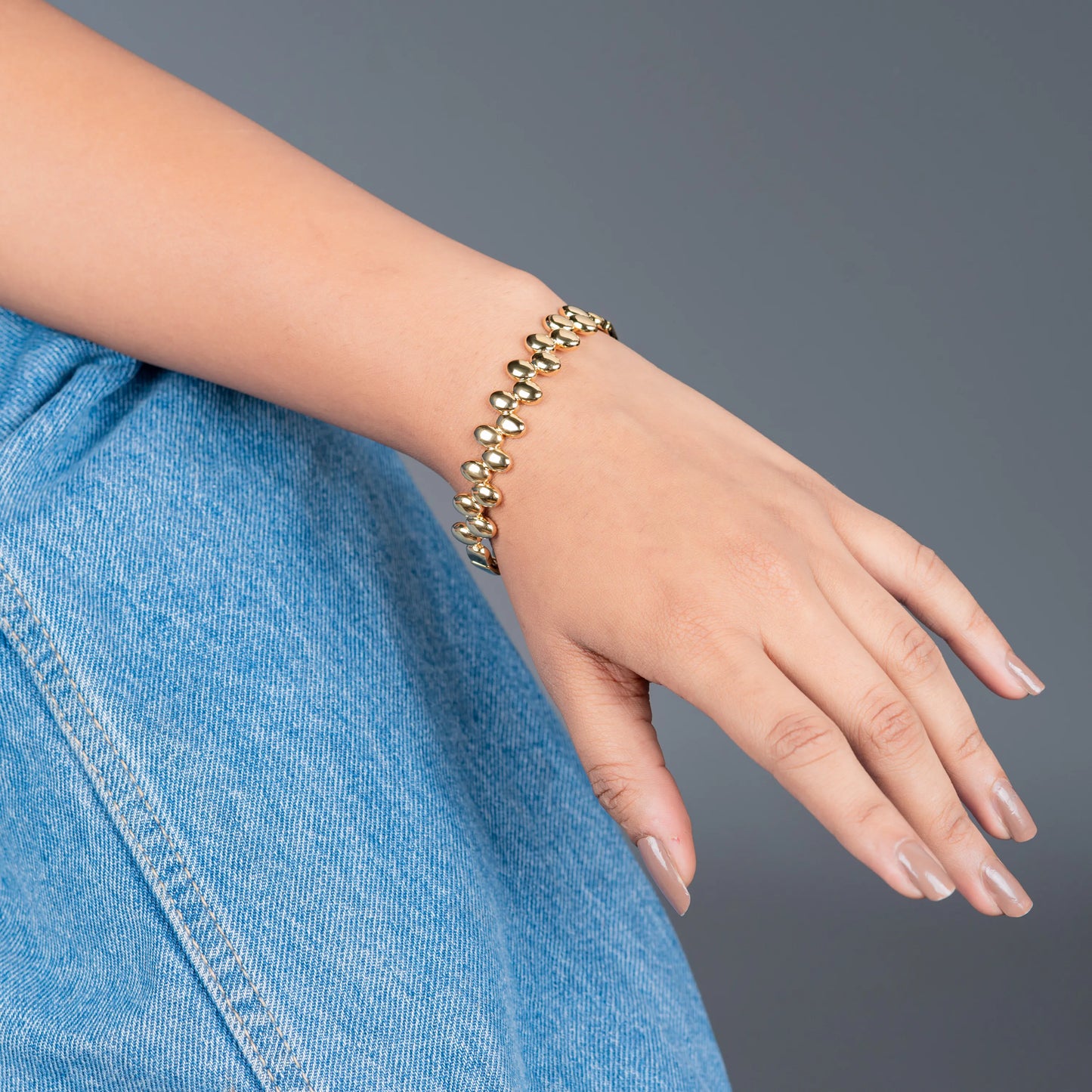 Glint – 18K Gold Plated Bangle Glossy Gold Dots