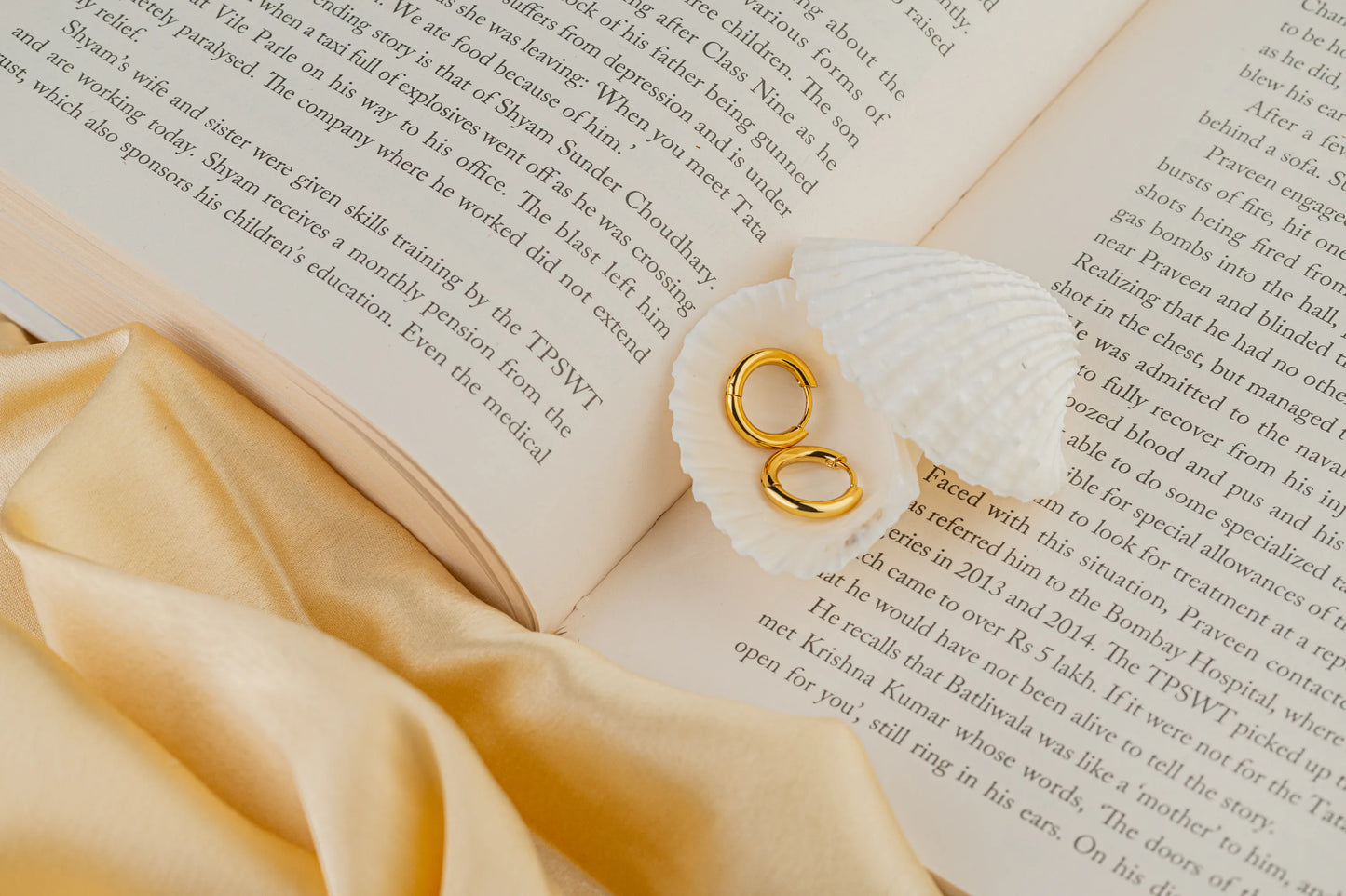 Lush – Gold Plated Minimal Hoop Earrings