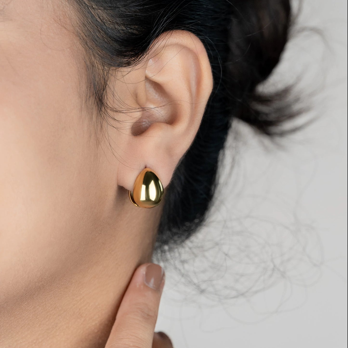 Bud – 18K Gold Plated Capsule Huggie Earrings