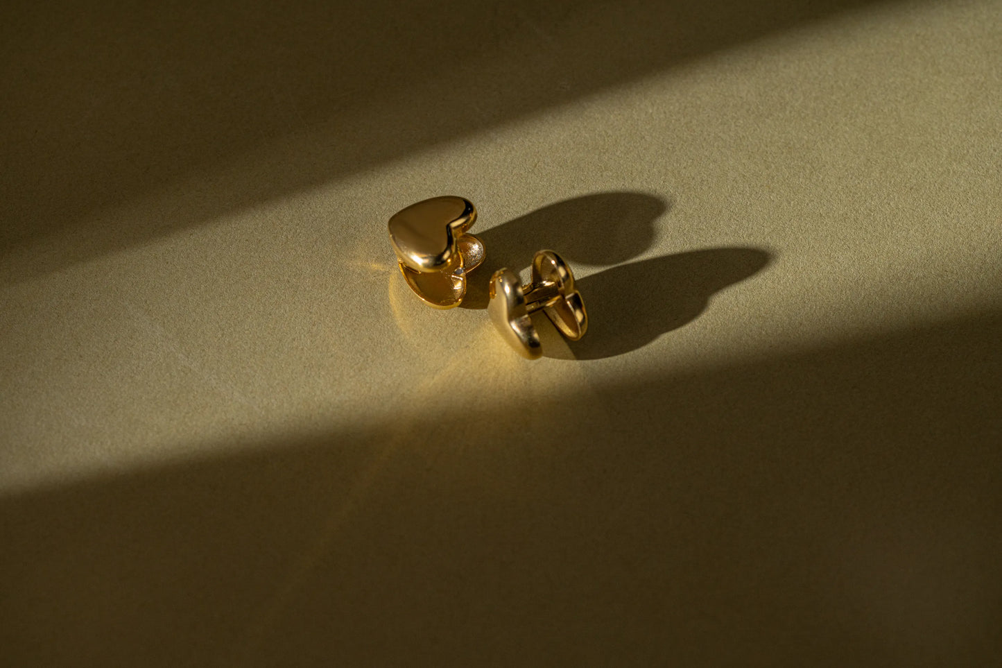 Puff – 18K Gold Plated Puffed Heart Huggie Earrings